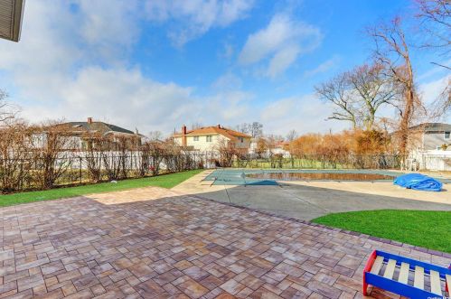 2469 Cove Ct, North Bellmore, NY 11710-5132