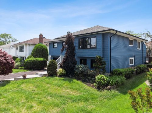 2512 April Ln, North Bellmore NY  11710-5113 exterior