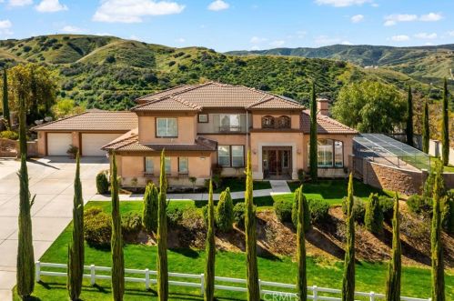 2136 Horse Trail Dr, Redlands, CA 92373-6977