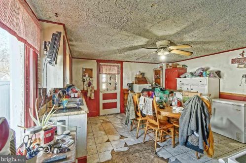 25 Green St, Pilesgrove NJ 08098-1136 exterior