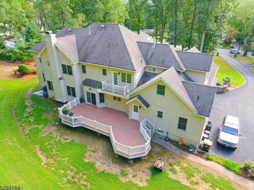 1647 Washington Valley Rd, Martinsville NJ  08836-2001 exterior