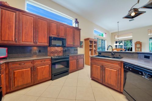 7110 Veneto Dr, Boynton Beach FL  33437-3741 exterior