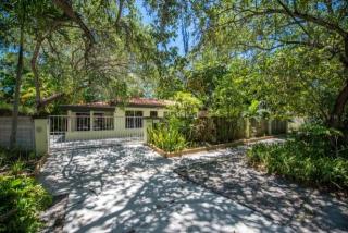 2751 22nd Ave, Miami, FL 33133-3164