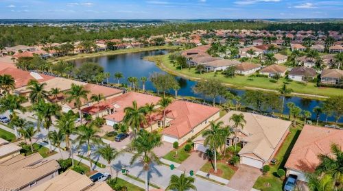 14322 Manchester Dr, Naples FL  34114-8626 exterior