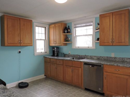27 Vincent Rd, Bristol CT  06010-3828 exterior
