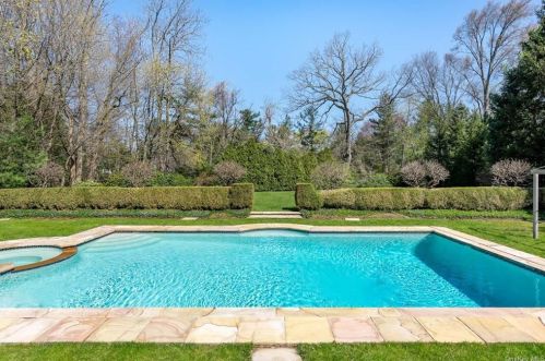 17 Murray Hill Rd, Scarsdale, NY 10583-2829
