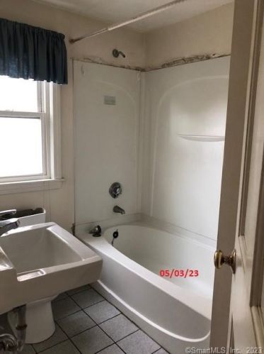 71 Forbes St, Hartford CT 06108-3717 exterior