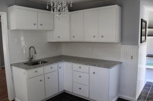 43 Spring St, Manchester, CT 06040-6638