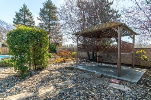 2070 Carousel Dr, Hollister CA  95023-5665 exterior