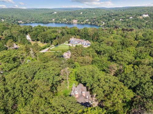 2 Serpentine Rd, Tuxedo Park, NY 10987-4058