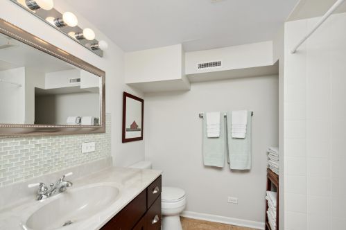 77 Lakeview Dr, Lake Geneva WI  53147-9701 exterior