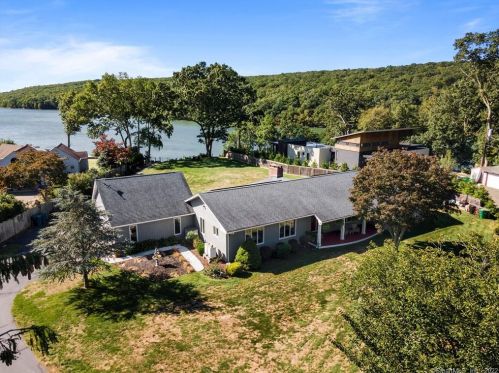 12 Keeney Ct, Waterford, CT 06385-1100