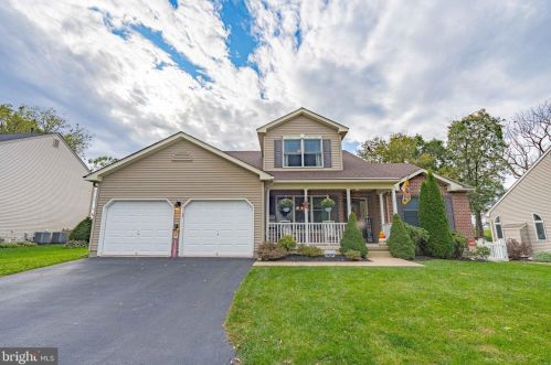 26 Country Side Ct, Easton, PA 18045-7460