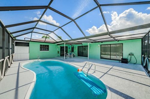 1213 Greenlea Dr, Tarpon Springs, FL 34691-6756