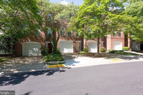 12066 Edgemere Cir, Herndon, VA 20190-3252