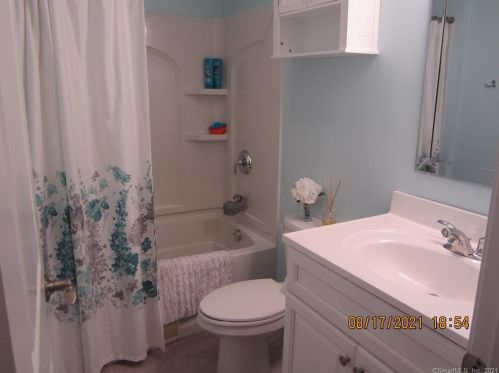 48 Jones Rd, Wallingford CT  06492-4325 exterior