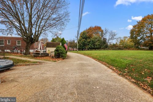 8522 Castor Ave, Philadelphia PA  19152-1208 exterior