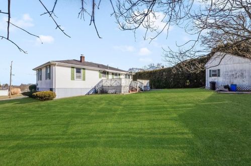 59 Grinnell Ave, Tiverton RI  02878-1901 exterior