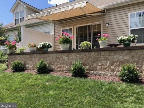 49 Falcon Ct, Trenton NJ 08690-2466 exterior