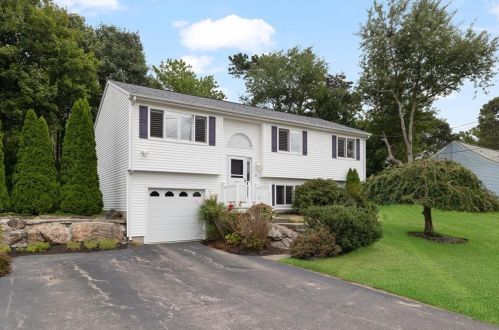 14 Lakeview Dr, South Kingstown, RI 02882-1223