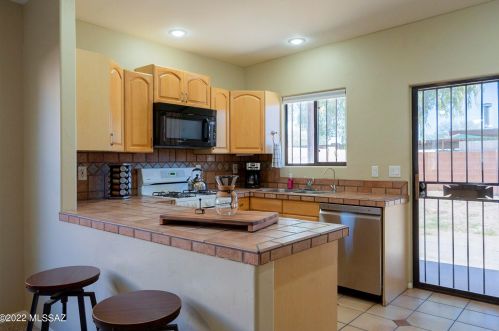 1654 Bryant Ave, Tucson, AZ 85712-3323