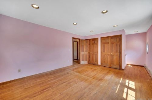 61 Cow Path Dr, Stamford CT  06902-1016 exterior