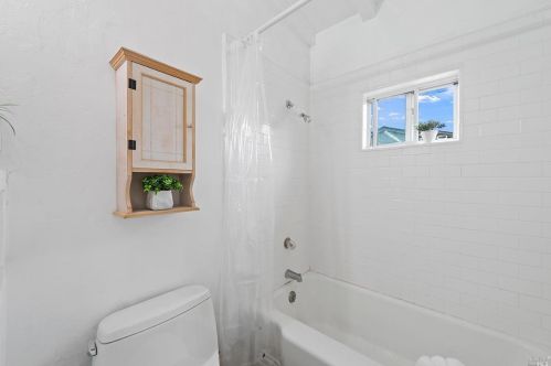 1233 Gloria Dr, Santa Rosa CA 95407-7483 exterior