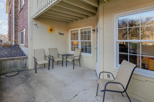 1 Highland Meadows Dr, Newport, KY 41076-1774