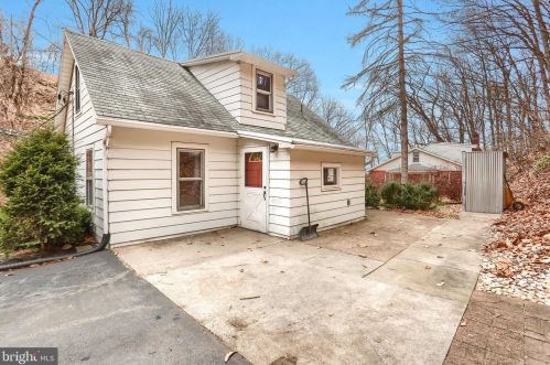 855 Sand Hill Rd, Swatara, PA 17033-2518