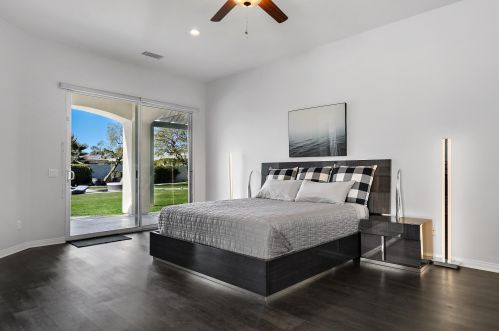 5 Curie Ct, Rancho Mirage CA  92270-2713 exterior