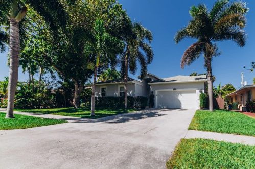 209 1st Ct, Dania Beach FL  33004-2818 exterior
