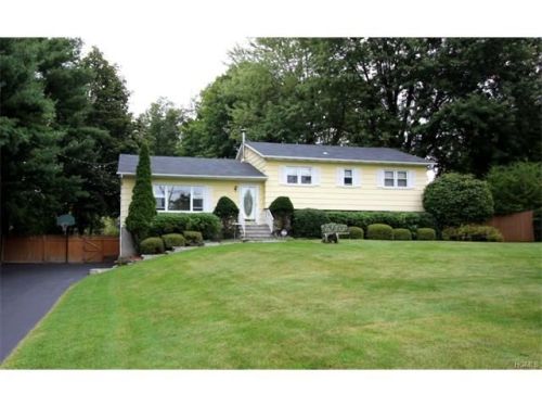 50 Agor Ln, Mahopac, NY 10541-1300