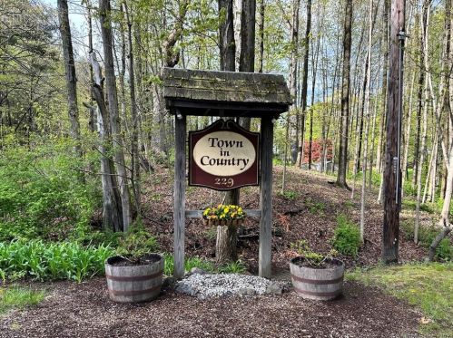 229 Bacon Pond Rd, Woodbury CT  06798-3603 exterior