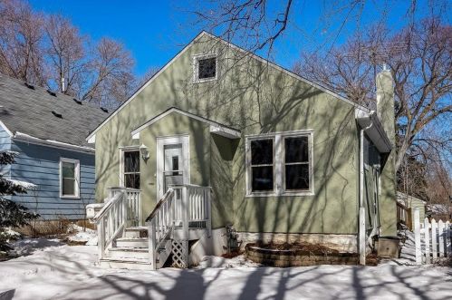 1042 Dwane St, South Saint Paul, MN 55075-1644