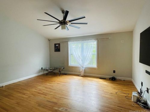 472 Waterville St, Waterbury CT  06710-1324 exterior