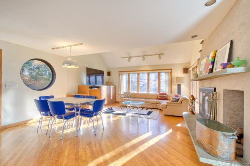 139 Wyneding Hill Rd, Manchester CT  06040-6608 exterior