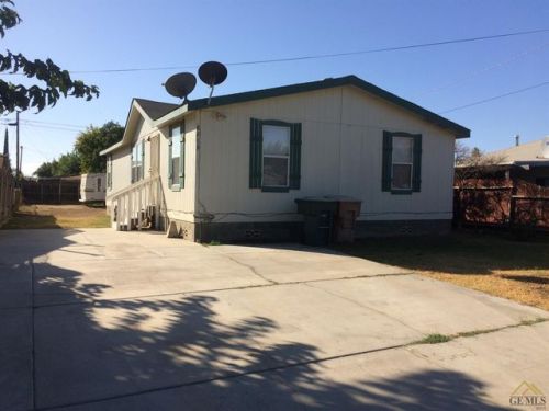 8213 Gail Marie Dr, Lamont, CA 93241-1809