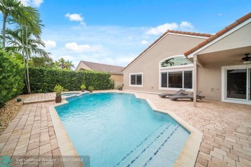 1277 144th Ter, Hollywood FL  33028-2925 exterior