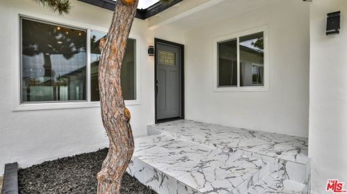 13606 Lemoli Ave, Hawthorne CA  90250-7722 exterior
