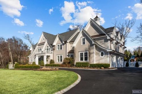 721 Orchard Ln, Franklin Lakes, NJ 07417-2221