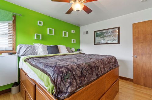 6236 Kinnickinnic Riv Pkwy, Milwaukee WI 53219-3010 exterior