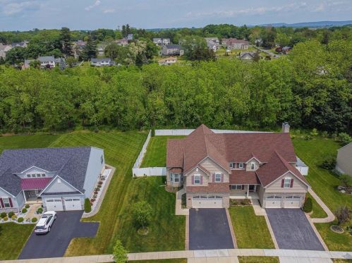 1105 Monarch Ln, Breinigsville PA  18031-9321 exterior