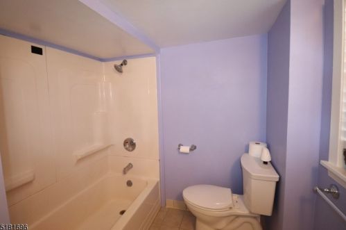 210 8 Ave, Manville NJ  08835-1233 exterior