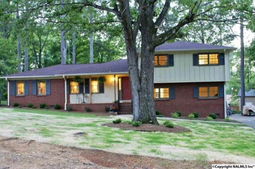 727 Valemont Dr, Gadsden, AL 35901-6240
