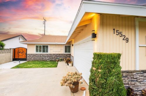 15529 Deblynn Ave, Gardena, CA 90248-2326
