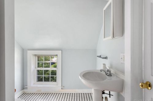 35 Market St, Putnam CT  06260-1719 exterior