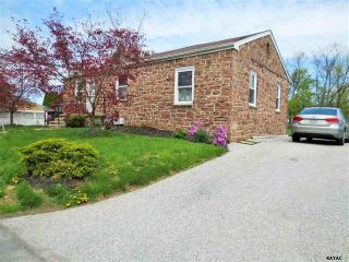 20 Loucks St, Strinestown, PA 17345-1618
