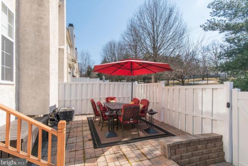 221 Brookdale Ct, Dresher PA  19025-1517 exterior