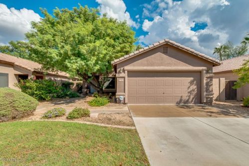 7911 53rd Dr, Glendale, AZ 85301-1480