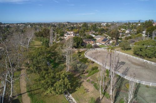 757 Rocking Horse Rd, Vista CA  92081-6740 exterior